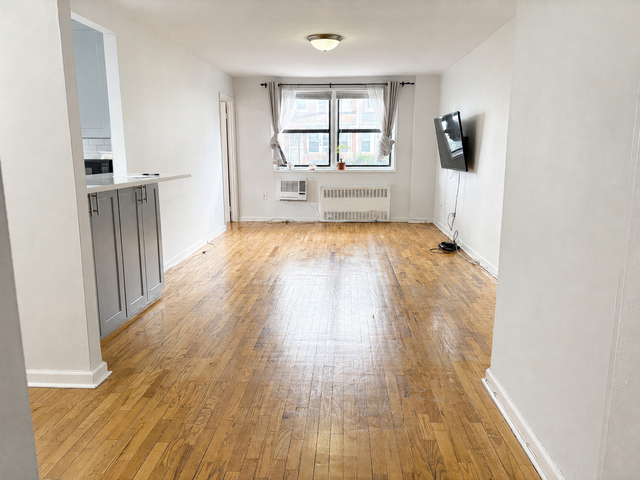 131-11 Kew Gardens Road, Richm - Photo 1
