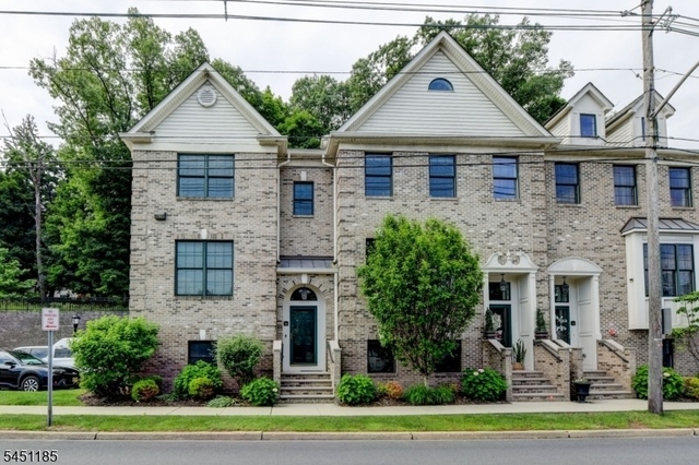 50 Bloomfield Ave - Photo 1