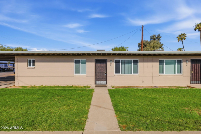 1921 E Osborn Road - Photo 1