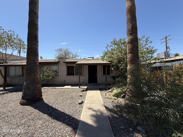 2201 W Belmont Avenue - Photo 1