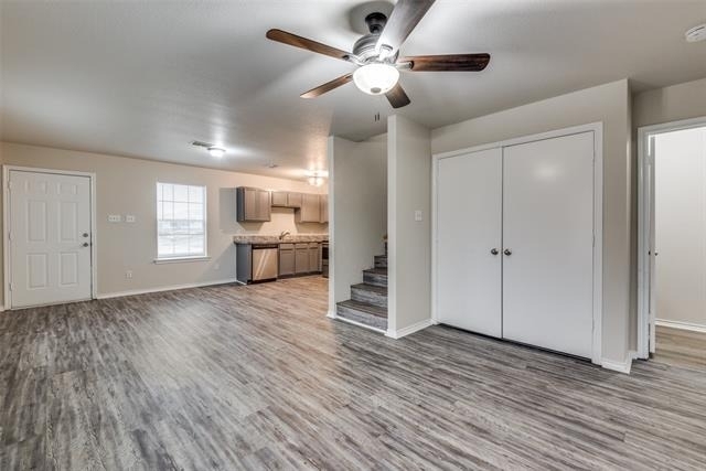 321 Queens Court S - Photo 1