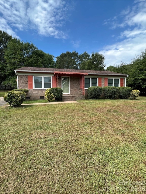305 Briarwood Circle - Photo 1