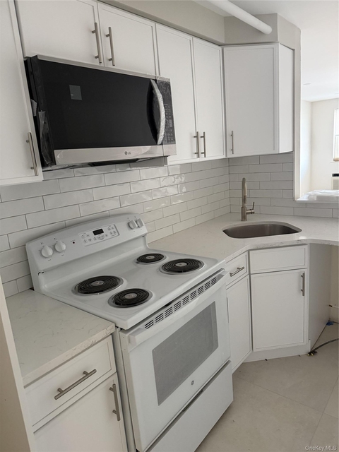 320 Post Avenue - Photo 1