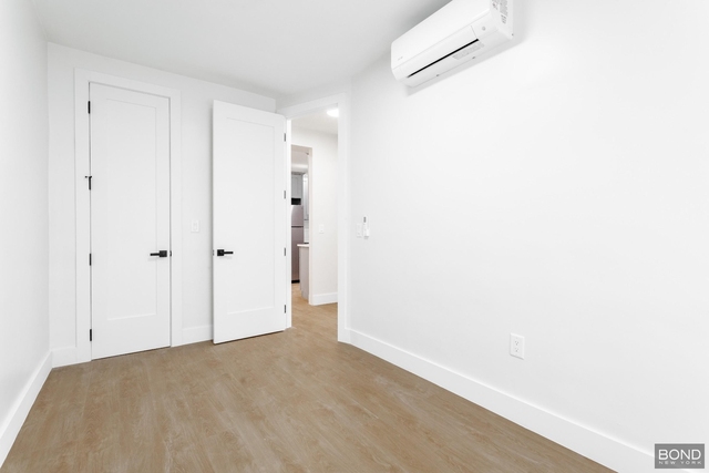 558 Empire Boulevard - Photo 1