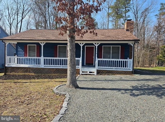 718 Lakeview Parkway - Photo 1