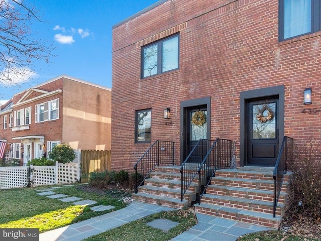 428 N Henry Street - Photo 1
