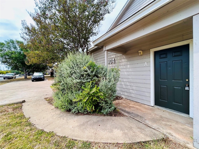 8904 Schick Rd - Photo 1