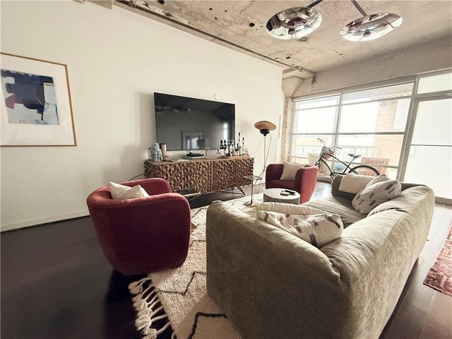 890 Memorial Drive Se - Photo 1