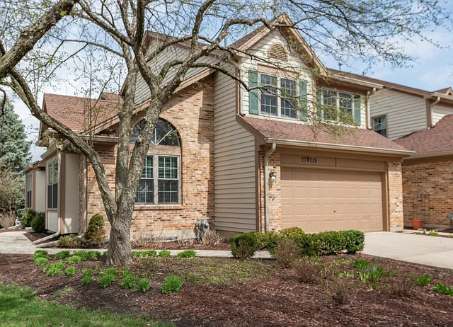 27w220 Chelsea Circle N - Photo 1
