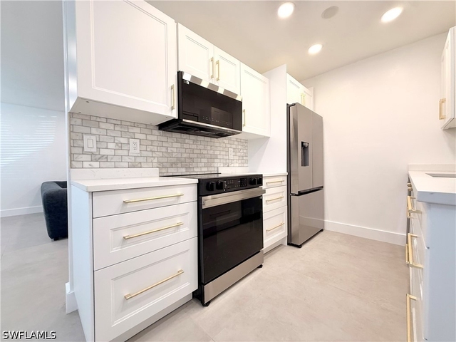 773 105th Ave N - Photo 1