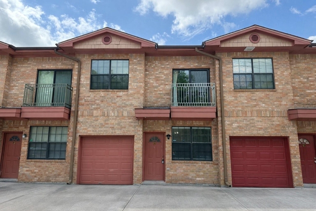 9400 Bellaire Boulevard - Photo 1