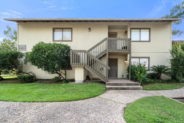 15919 Golf Club Drive - Photo 1
