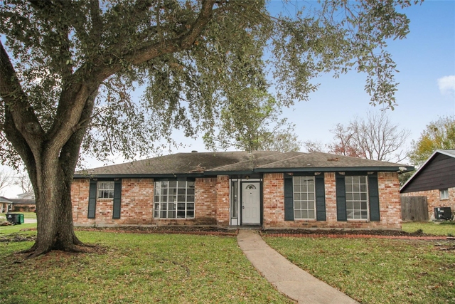 10534 Huntington Wood Drive - Photo 1