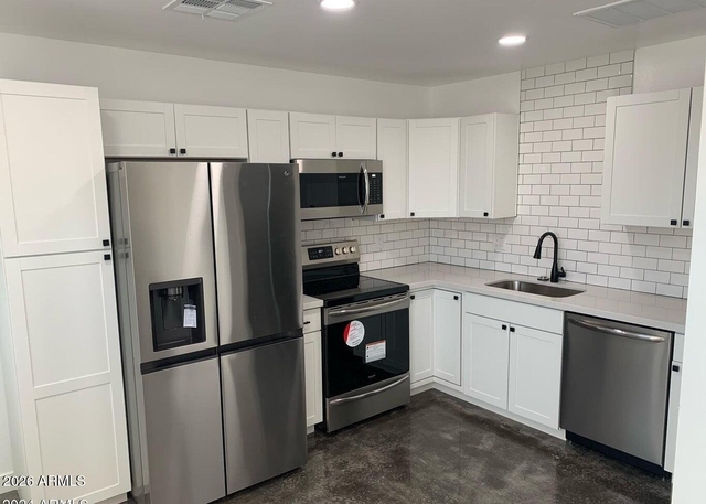 9439 N 11th Avenue - Photo 1
