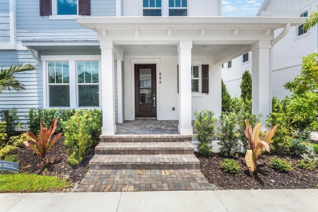 888 Sw Newfield Avenue - Photo 1