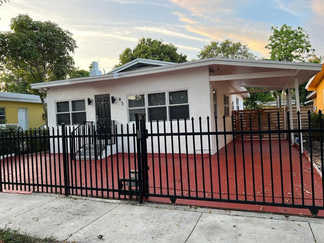 45 Ne 50th Street - Photo 1