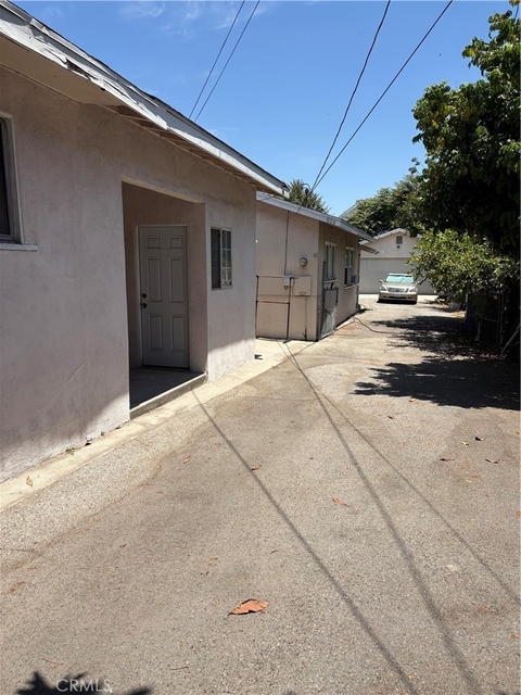 806 S Chapel - Photo 1