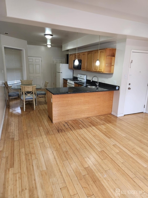 22 Pennsylvania Avenue - Photo 1