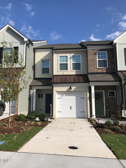 1007 Beyer Place - Photo 1