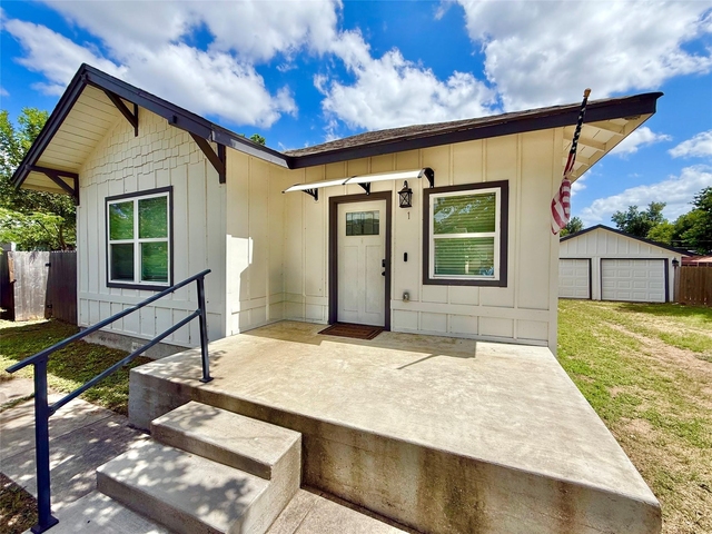 1401 W 7th St - Photo 1