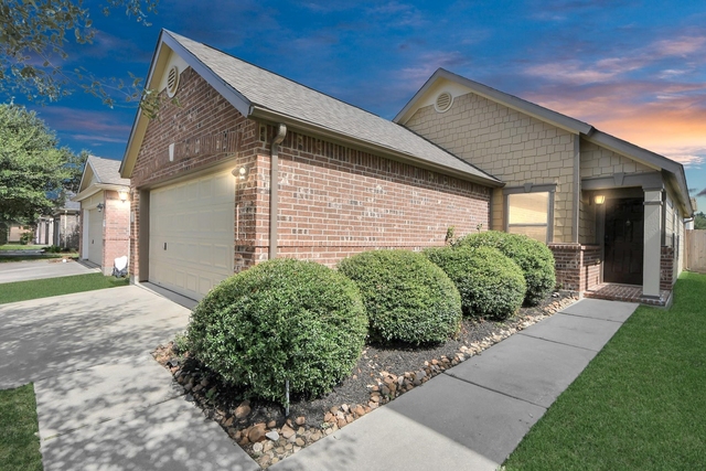 2930 Ribbon Creek Way - Photo 1