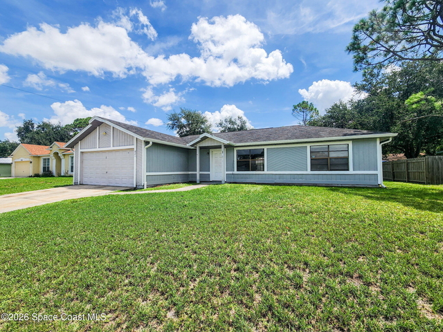 821 Hawaii Avenue Nw - Photo 1