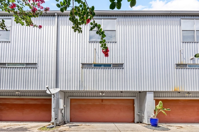 913 Robin Street - Photo 1