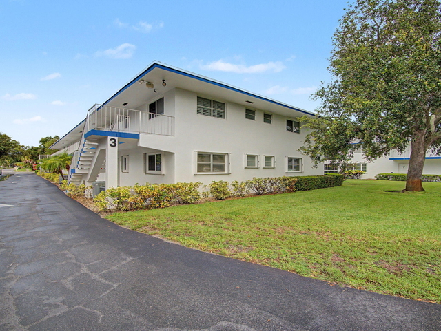 3 Westwood Avenue - Photo 1