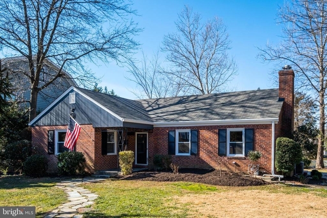 2900 Linden Lane - Photo 1