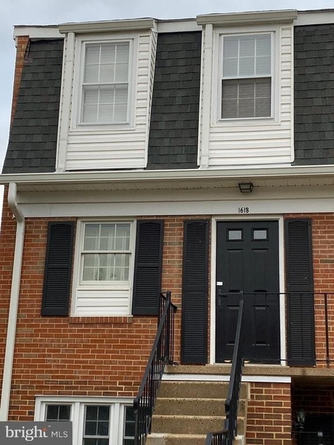 161 Leeds Court W - Photo 1