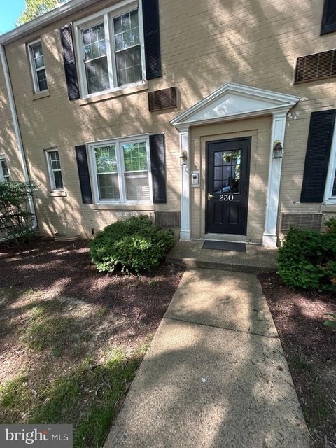 230 N Thomas Street N - Photo 1