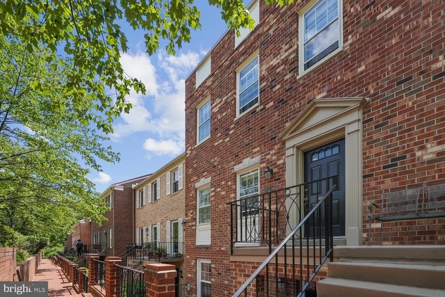 3231 Sutton Place Nw - Photo 1