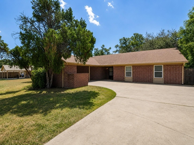 412 Craddock Ave - Photo 1