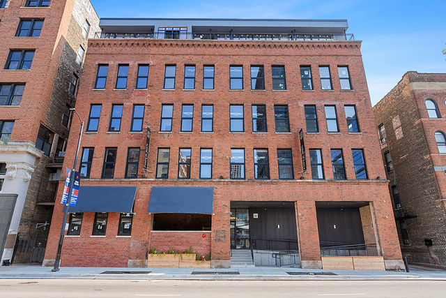 153 W Ohio Street - Photo 1