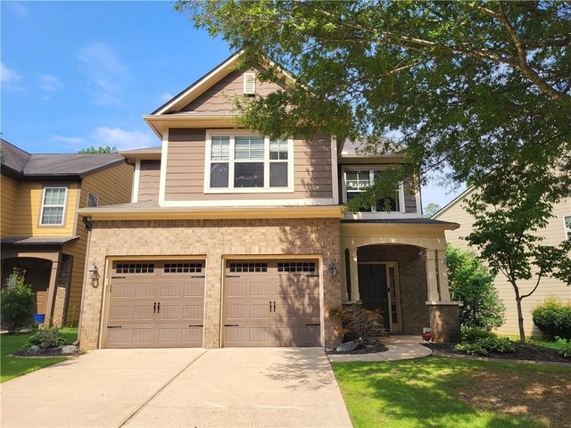 915 Silver Lake Drive - Photo 1
