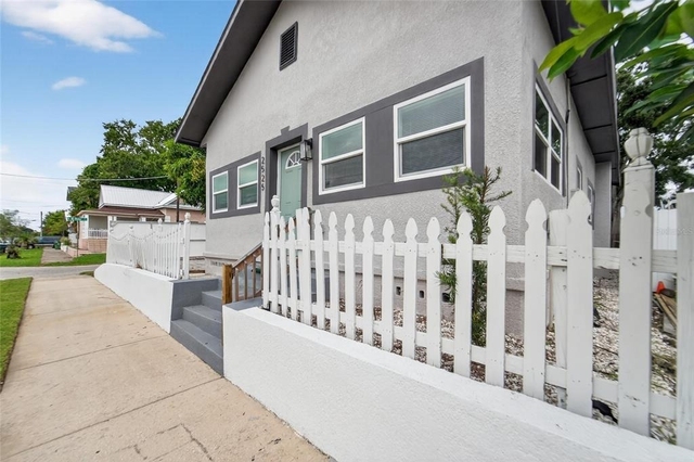 2525 W Beach Street - Photo 1