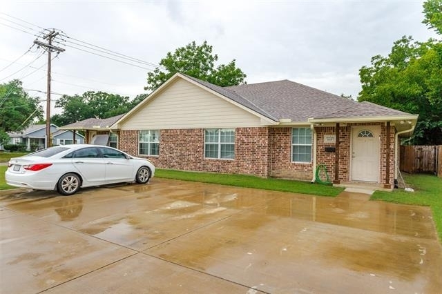 616 W Denton Street - Photo 1