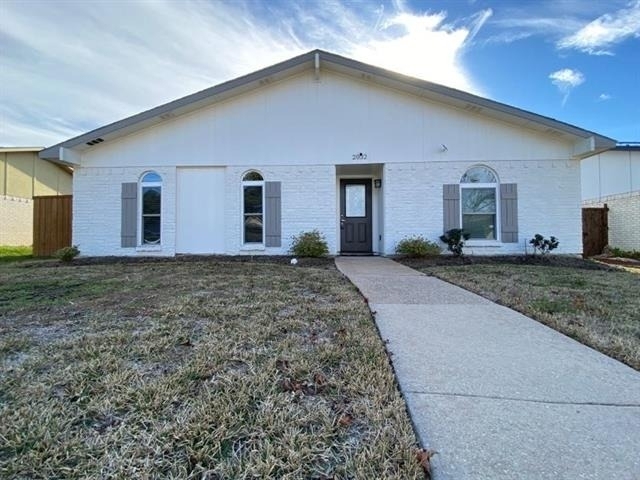 2032 Kings Road - Photo 1