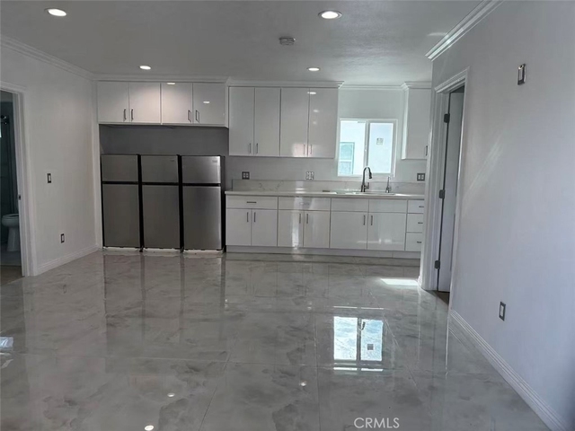 11209 Emery - Photo 1