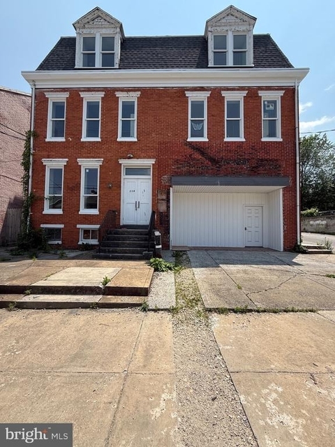 238 E Philadelphia Street - Photo 1