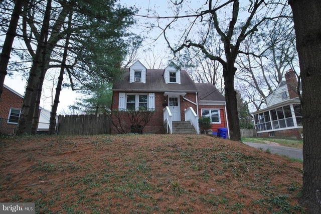 9105 Wire Avenue - Photo 1