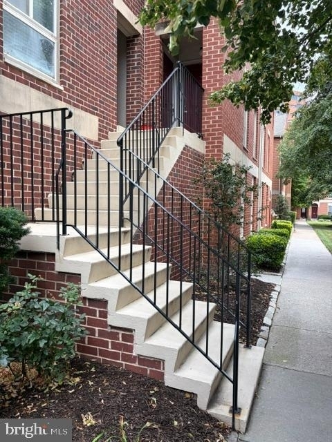 516 S Charles St S - Photo 1