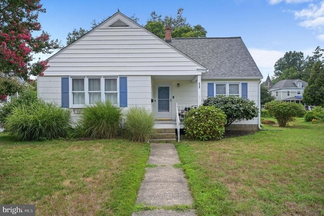 212 N American Avenue - Photo 1