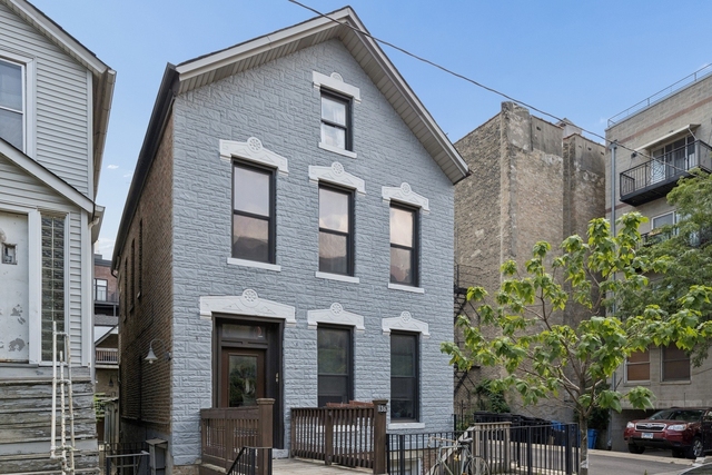 1363 W Walton Street - Photo 1