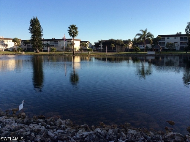 1004 Manatee Road - Photo 1