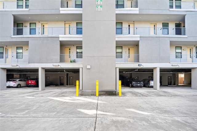 2401 Crawford Street - Photo 1