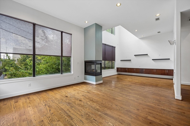 732 Ruthven Street - Photo 1