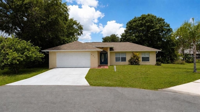 907 Hendon Place - Photo 1