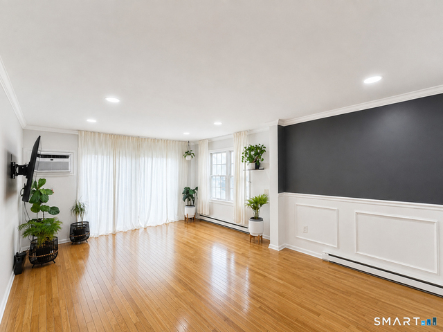 256 Washington Boulevard - Photo 1