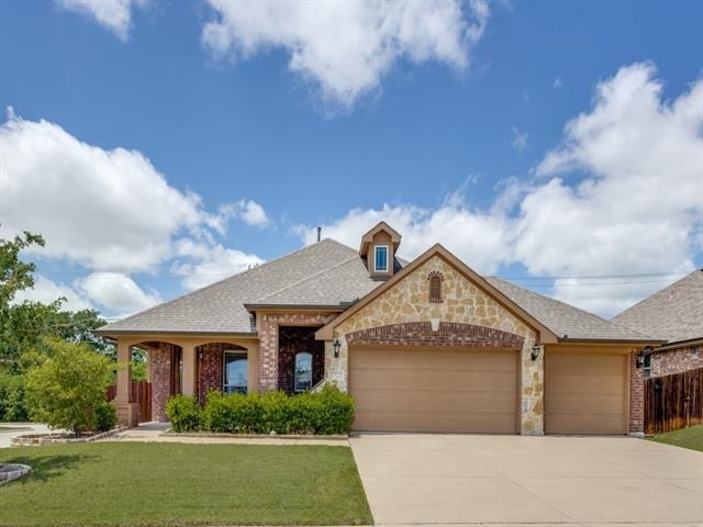 1722 Sherwood Drive - Photo 1
